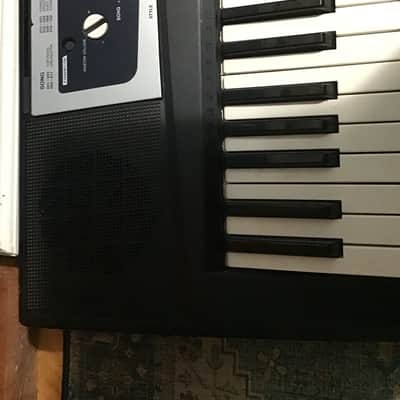 Yamaha YPT-210 2017ish - Black and Silver image 3