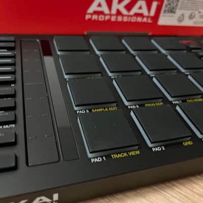 Akai MPC Studio Music Production Controller MK 2 image 6