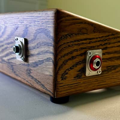 Nell Audio Prewired Hardwood Pedalboard - 9.5 x 16” - 9V Power + In / Out Jacks 2026 - Natural / Black image 5