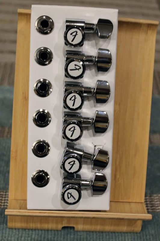 Fender Deluxe Locking Staggered Guitar Tuners, Chrome 1.7 x 10 x 4.5 inches 2020s - Chrome image 1