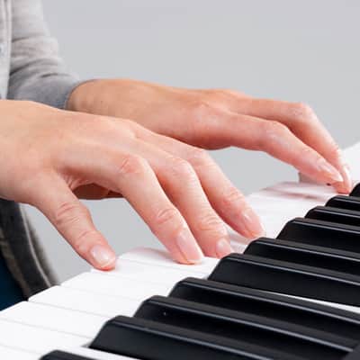 Yamaha PSR-E283 61-Key Entry-Level Portable Keyboard image 7