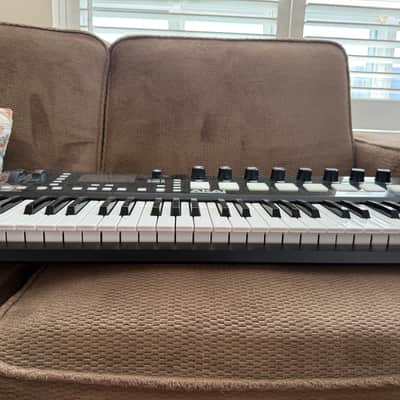 Akai Advance 49 Midi Keyboard in Great Condition image 3