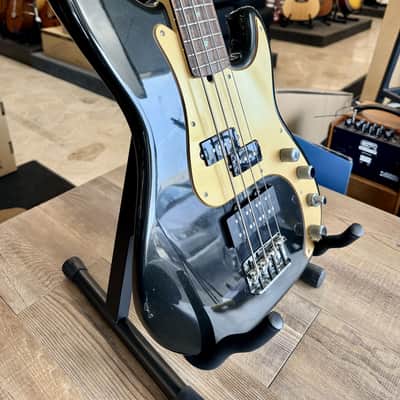 Fender AMERICAN DELUXE PRECISION BASS image 3