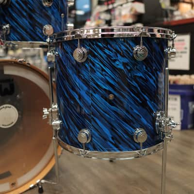Pre-Owned DW Collector's Series 4-Piece Maple Shell Pack 10/12/16/22 (Twisted Blue Oyster) image 9