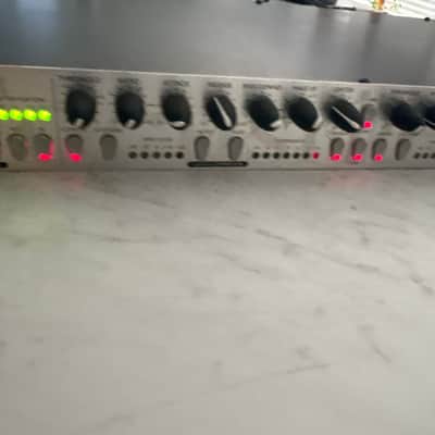 Focusrite Platinum Compounder Stereo Compressor / Gate / Expander 2000s - Silver image 3