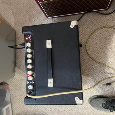 Fender Fender Rumble 40 Bass Combo (V3) – 40W 1x10 2019 - Black Tolex Silver and Grey Grill image 6