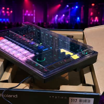 Roland MC-707 Groovebox + Decksaver + Original Box & Accessories - Excellent image 12