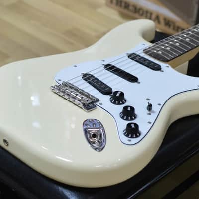 Fender Ritchie Blackmore Stratocaster, Olympic White, Scalloped Rosewood - Incl Deluxe Gig Bag image 3