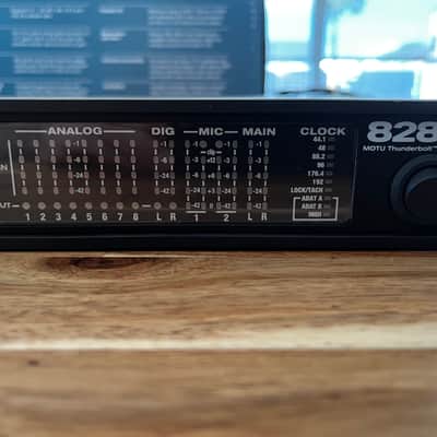 MOTU 828x Thunderbolt / USB 2.0 Audio Interface 2014 - Present - Black image 11