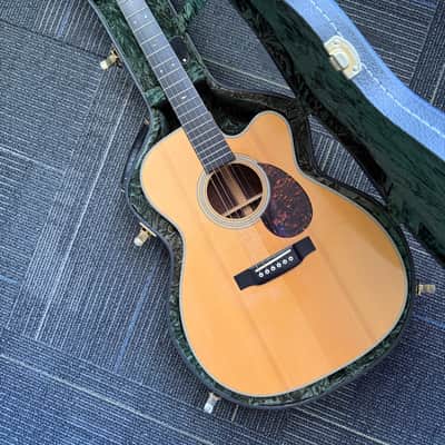 Martin 0000-28 Custom Shop Schoenberg Cutaway 2002 - Natural image 1