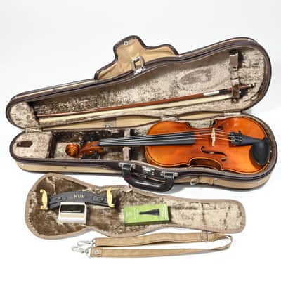 1/2 Suzuki Violin No. 300 (Intermediate) Nagoya Japan; Sugito Bow - Full Outfit image 1