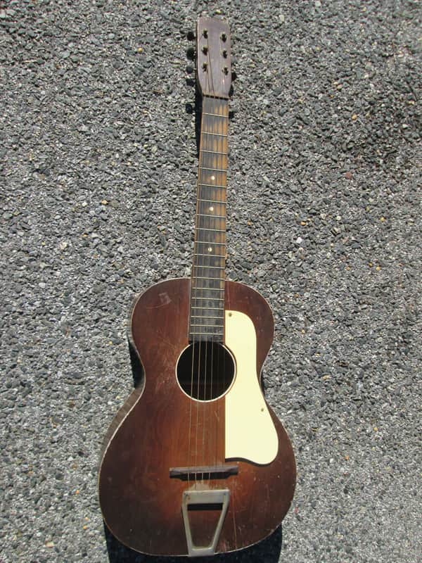 Vintage '30s Unlabeled Harmony Parlor USA Guitar ! DECENT NECK. NICE POTENTIAL! image 1
