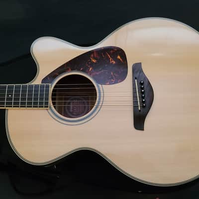 Yamaha FJX720SC Medium Jumbo Acoustic Guitar - Natural w/Case image 10