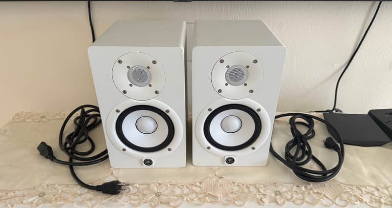 Yamaha HS5 5" Powered Studio Monitor (Pair) 2015 - Present - White image 1