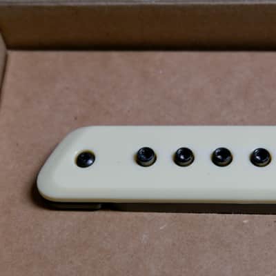 LR Baggs M1 Active Body-Sensitive Magnetic Pickup image 5