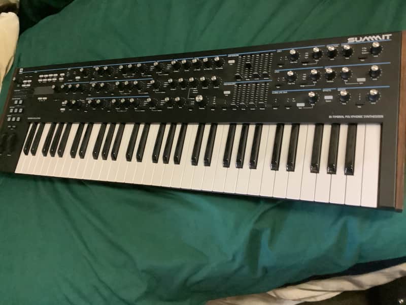 Novation Summit 61 key/16 voice synth Bild 1