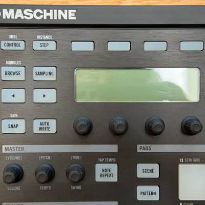 Native Instruments Maschine 2000s - Black image 2