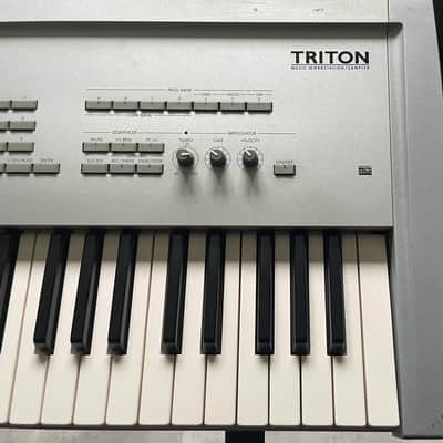 Korg Triton 61-Key 62-Voice Polyphonic Workstation 1999 - 2000 - Silver image 6