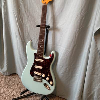 Squier Classic vibe 60’s Stratocaster 2022 - Sonic blue image 2