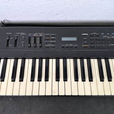 Roland JV-35 Keyboard Synthesizer Expandable image 3