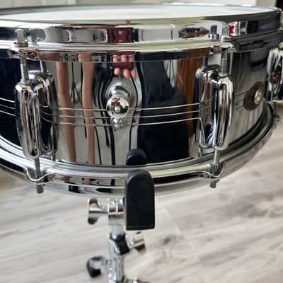 Slingerland No. 130 Gene Krupa Sound King 5x14" 8-Lug Chrome Over Brass Snare Drum with Zoomatic Strainer 1963 - 1977 - Chrome image 2