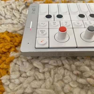 Teenage Engineering OP-1 Field Portable Synthesizer Workstation 2022 imagen 9