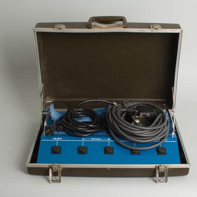 Roland GR-300 Polyphonic Guitar Synthesizer with G-505 Solid Body Electric Guitar (1982), ser. #B823723, original black tolex hard shell case. image 12