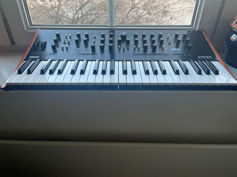 Korg Prologue 8 Polyphonic 49-Key 8-Voice Analog Synthesizer 2018 - Present - Black/Wood image 1