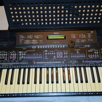 Yamaha PSR-1700 Workstation Arranger Keyboard Piano Synth MIDI RARE