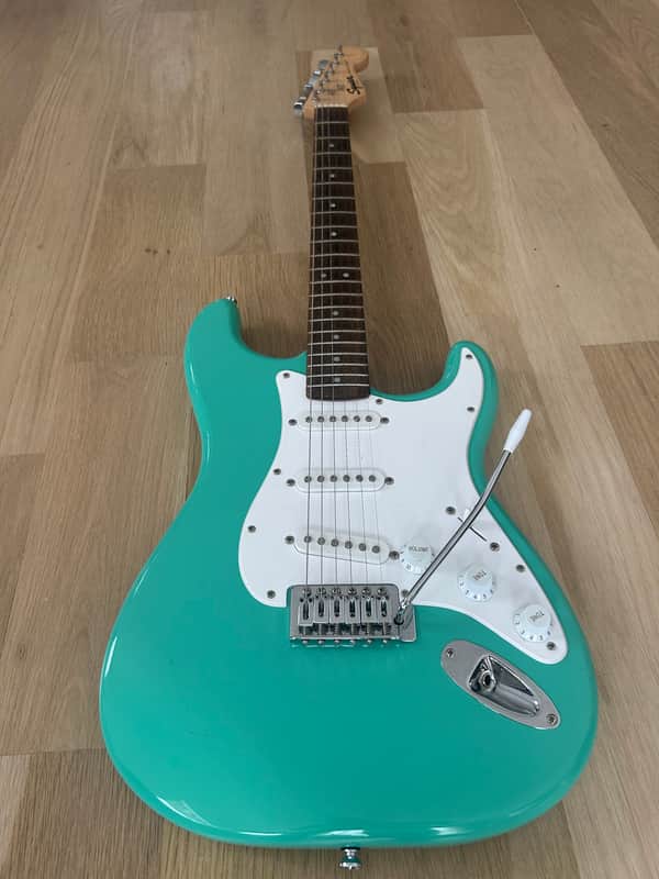 ギター Squier Bullet Stratocaster with Tremolo Squier Bullet Stratocaster with Tremolo | Reverb