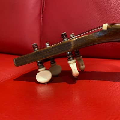 Favilla  Baritone image 2
