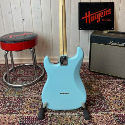 Fender Limited Edition Tom Delonge Signature Strat RW 2024 - Daphne Blue image 5