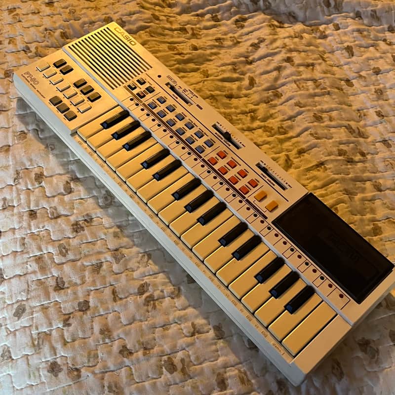 Casio PT-80 32-Key Mini Synthesizer 1980s - White image 1