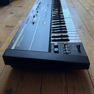 Roland Juno-106 + Flight Case (1984) Mint ! image 3