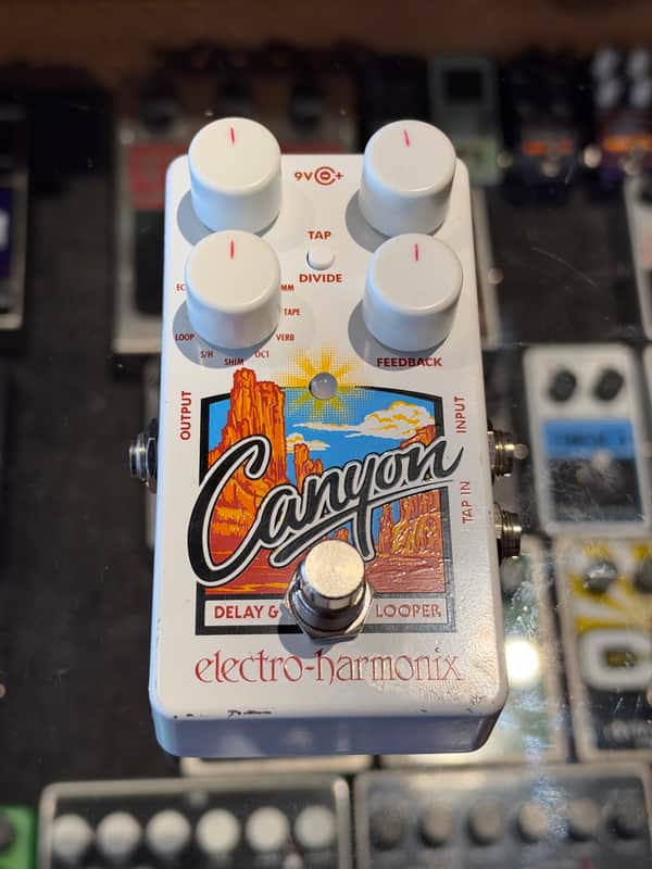 Electro-Harmonix Canyon  - White