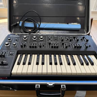 Roland SH-1 32-Key Synthesizer 1978 - 1979 - Black