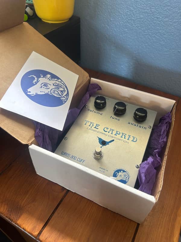 Wren and Cuff Blue-Violet Caprid OG