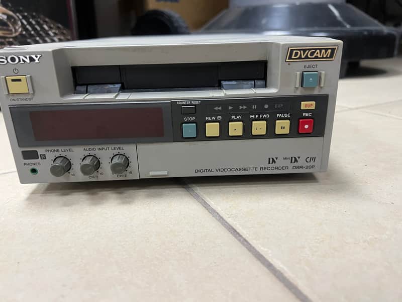 Sony Sony DSR-20P DVCAM 1998-2004 image 1