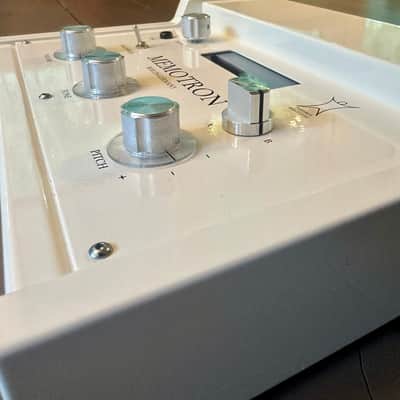 Manikin Electronic Memotron Keyboard 2010s - White image 4