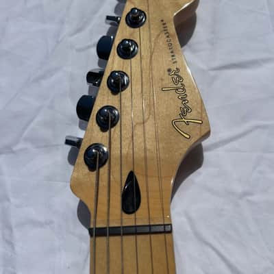 Fender HSS Player Stratocaster - Ferrari Yellow image 2