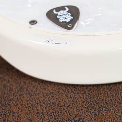 Godin Radiator 2000 | White Pearloid image 6