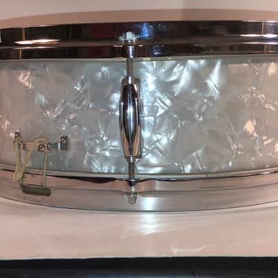 Gorgeous Gretsch Dixieland 14x5.5" 6-Lug Snare Drum with Round Badge 1958 - 1971 - White Marine Pearl image 4
