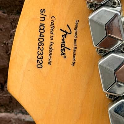 Squier by Fender Mini Stratocaster 3/4-Size Electric Guitar image 13