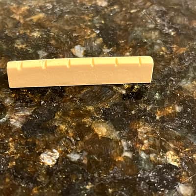 Graph Tech PQL-6060-AG Epiphone Slotted Nut 2010s - Aged White image 2