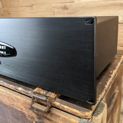 Transparent PowerIsolator 4 Power Conditioner ( one of two we have posted for sale ) image 3