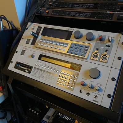 Akai S900 MIDI Digital Sampler image 2