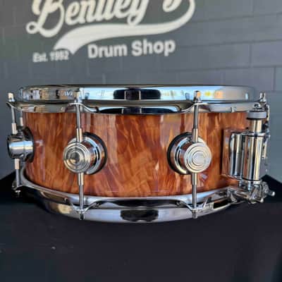 ~WOW!~ Early DW Collector's Standard Maple 5.5x14 Snare Drum in Natural Gloss Lacquer over Exotic Okuome Feather with Chrome Hardware (Rm 4) image 3