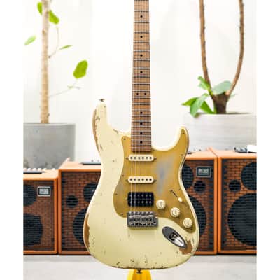 Luxxtone Choppa S Heavy Aging HSS-Cream w/Gold Anodized Pickguard & 1-Piece Roasted Flame Maple Neck image 2