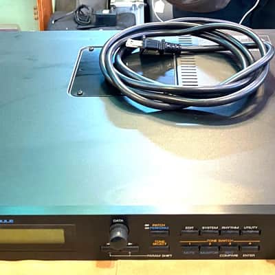 Roland JV-880 Multi Timbral Synthesizer Module 1992 - 1996 - Black