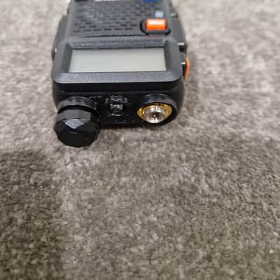 Baofeng UV-5R Black Receiver - Like New w/ Original Box & charging port, Antennae image 3